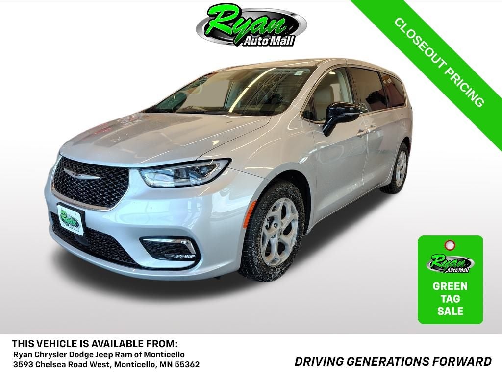 2024 Chrysler Pacifica Limited in Silver Mist Clearcoat — front three-quarter view