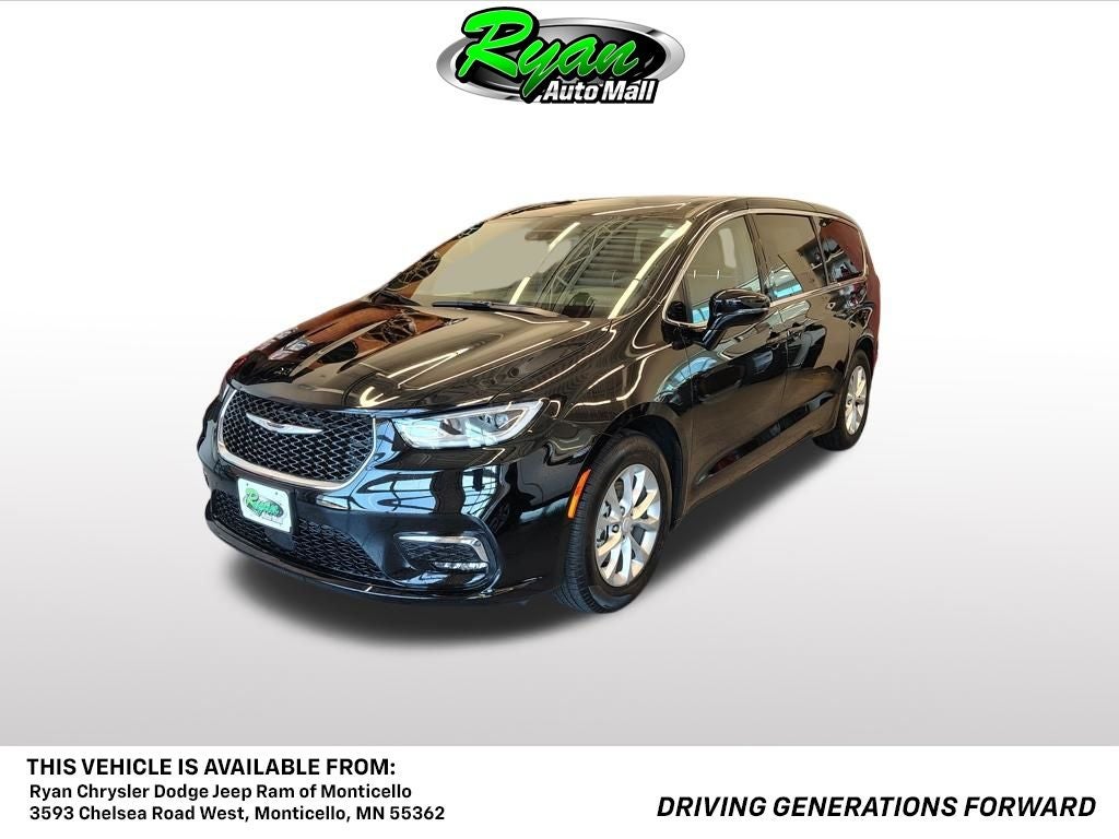 2026 Chrysler Pacifica Limited in Diamond Black Crystal Pearlcoat — front three-quarter view