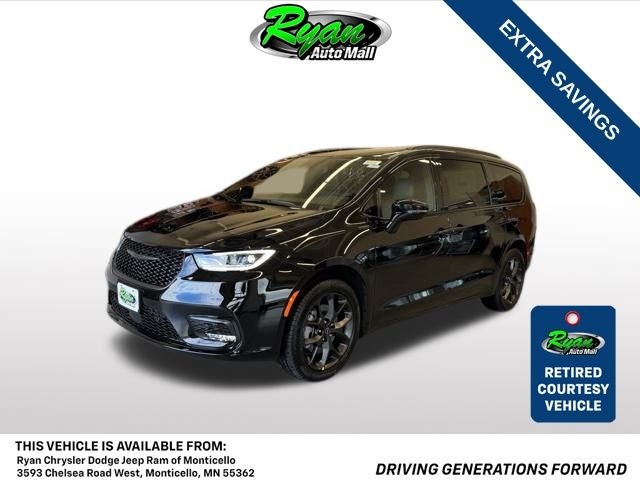 2026 Chrysler Pacifica Select in Diamond Black Crystal Pearl-Coat Exterior Paint — front three-quarter view