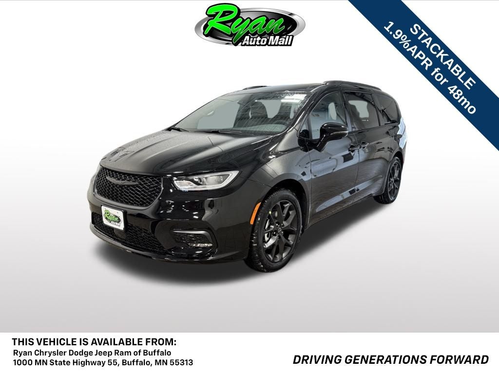 2026 Chrysler Pacifica Select in Diamond Black Crystal Pearlcoat — front three-quarter view