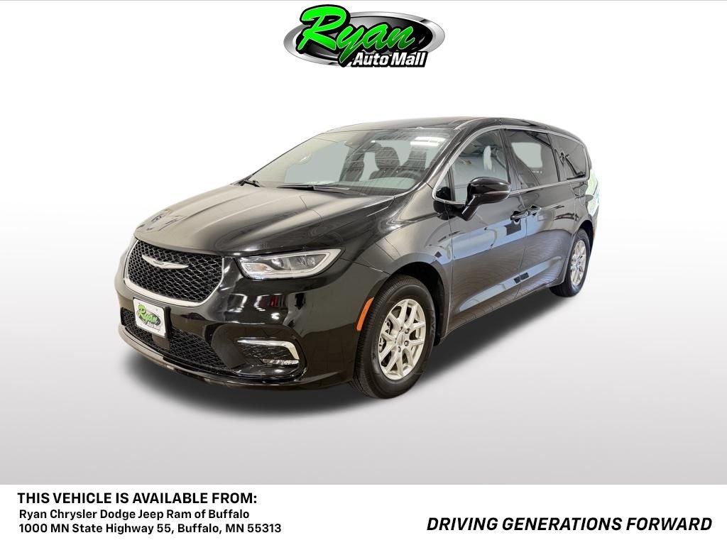 2025 Chrysler Pacifica Select in Diamond Black Crystal Pearlcoat — front three-quarter view