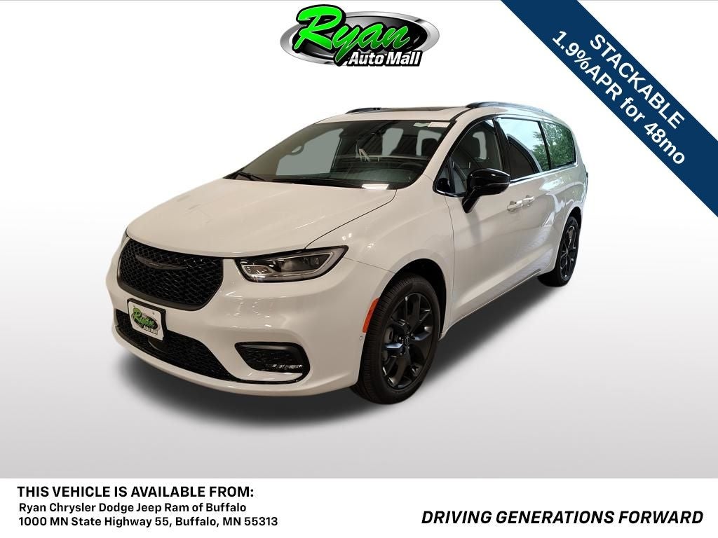 2026 Chrysler Pacifica Limited in Bright White Clearcoat — front three-quarter view
